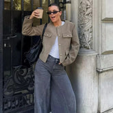 Kurze Herbstjacke aus Tweed für die Übergangszeit